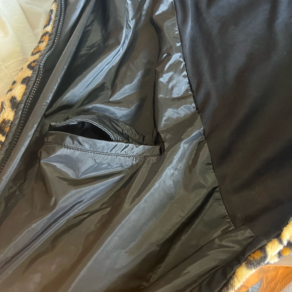 Iconic Leopard Print Hooded Jacket - image 5